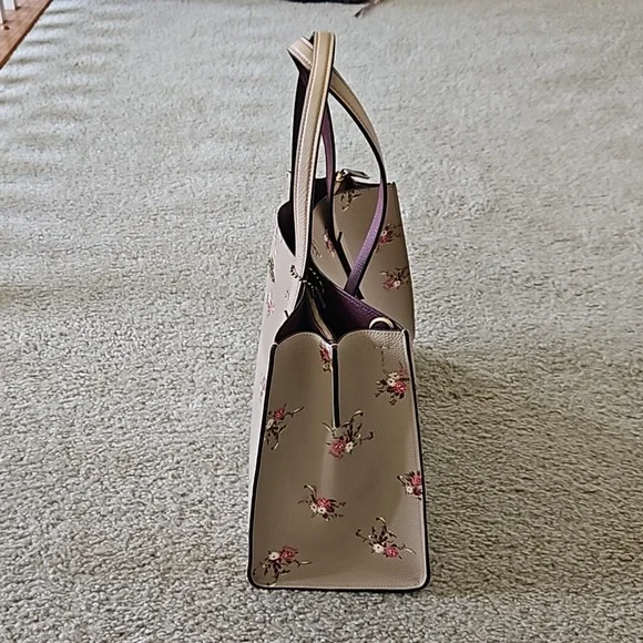 NWOT Coach Charlie Carryall in pebbled leather - Picture 4 of 5